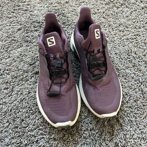 Salomon super cross tennis shoes, size 8.